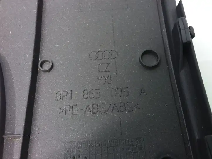Audi A3/S3 8P (2008 - 2013) 8P1963075A Нижняя отделка панели приборов — фото 3