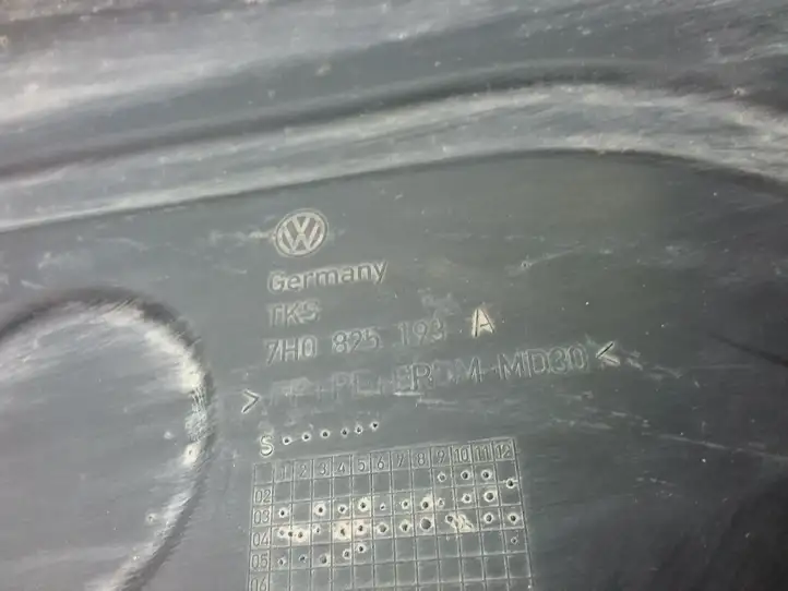 Volkswagen Transporter - Caravelle T5 (2003 - 2009) 7H0825193A Защита днища задней части — фото 2