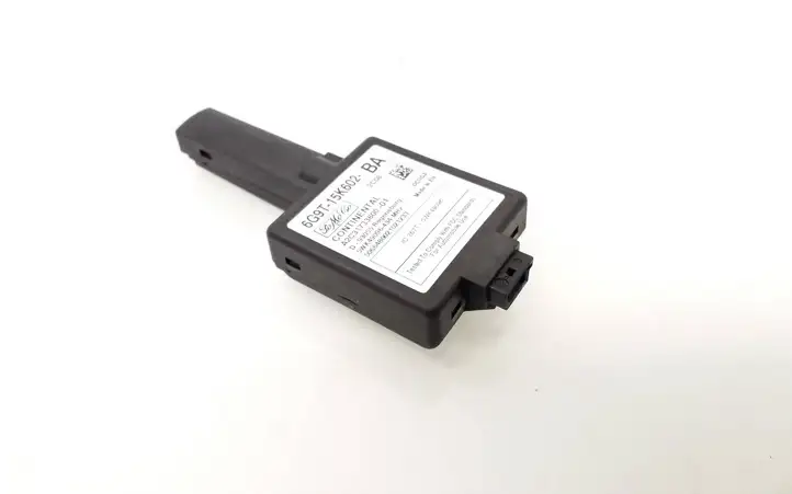Ford Focus (2011 - 2015) 6G9T15K602BA GPS антенна — фото 2