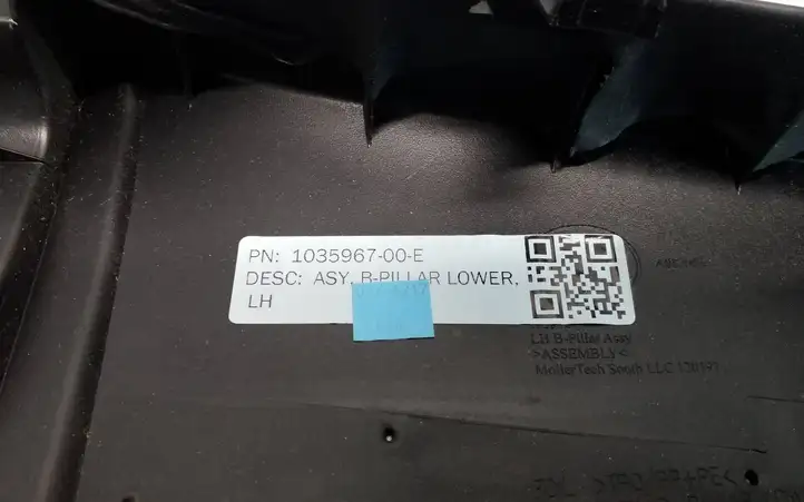 Tesla Model X (2015 - 2021) 103596700E Нижняя обшивка стойки B — фото 8