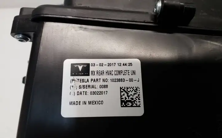 Tesla Model X (2015 - 2021) 102388300J Пластиковый корпус — фото 8