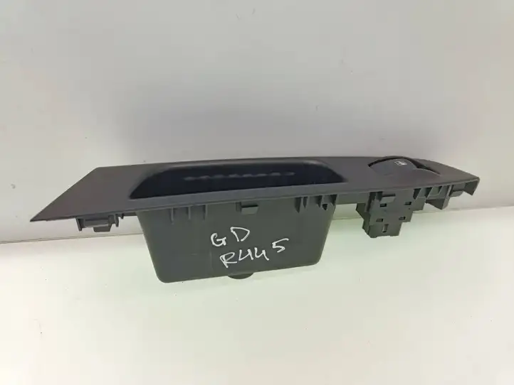 Hyundai Getz (2005 - 2011) 935801C020 Блок кнопок стеклоподъемников — фото 3