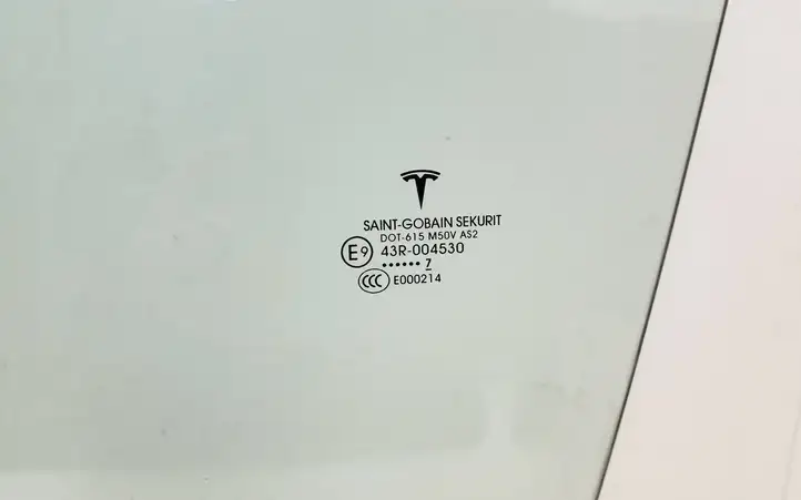 Tesla Model X (2015 - 2021) 43R004530 Стекло передней двери — фото 4