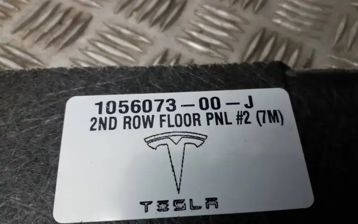 Tesla Model X (2015 - 2021) 105607300J Задний коврик салона — фото 5