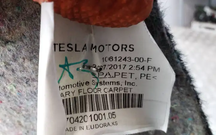 Tesla Model X (2015 - 2021) 106124300F Передний коврик салона — фото 5
