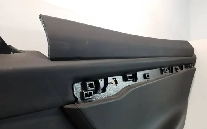 Tesla Model X (2015 - 2021) 105800401F Обшивка задней двери — фото 4
