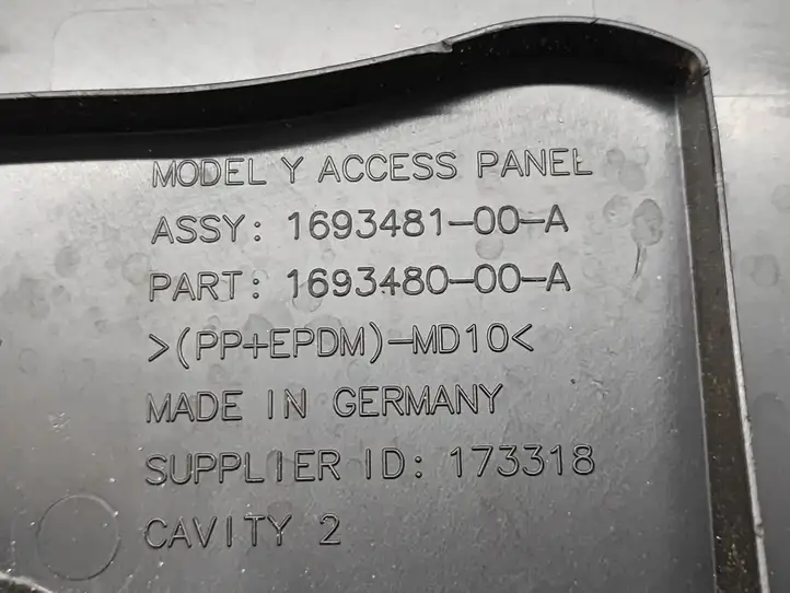 Tesla Model Y (2019 - 2024) 169348000A Кнопка закрытия крышки багажника — фото 5