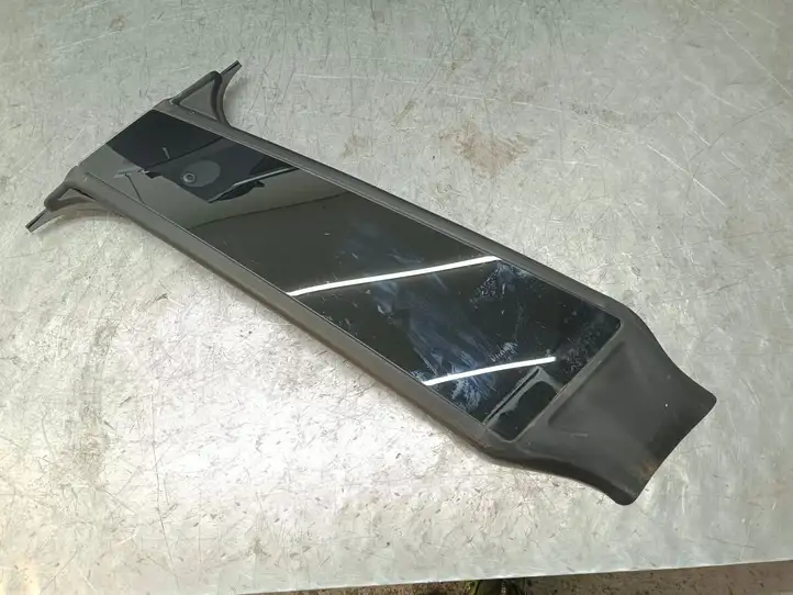 Tesla Model Y (2019 - 2024) 151625800E Наружная накладка стойки B — фото 3