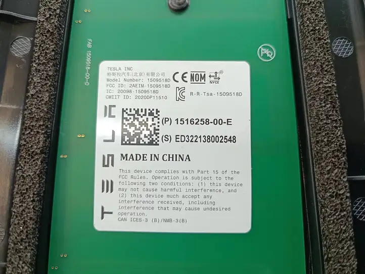 Tesla Model Y (2019 - 2024) 151625800E Наружная накладка стойки B — фото 5