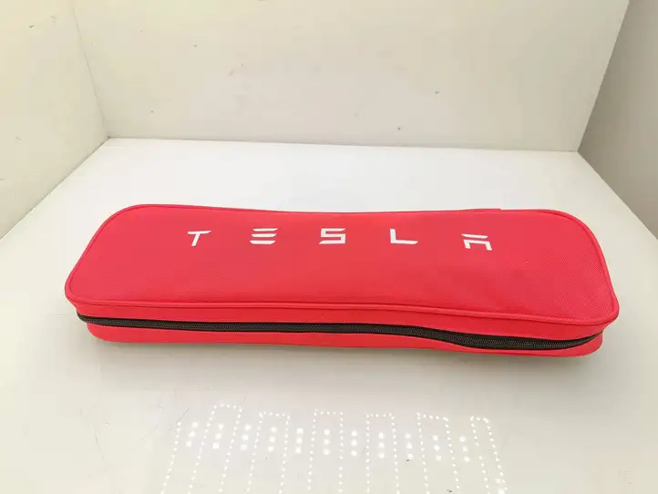Tesla Model Y (2019 - 2024) Автомобильная аптечка — фото 1