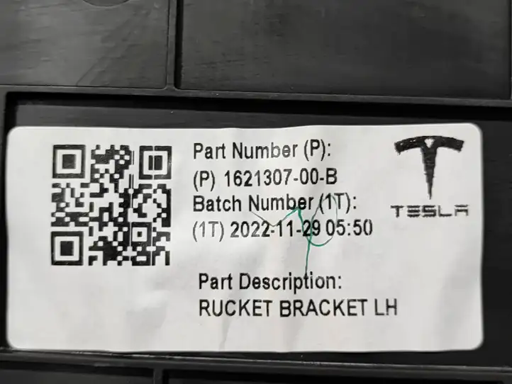 Tesla Model Y (2019 - 2024) 162130700B Крышка — фото 5
