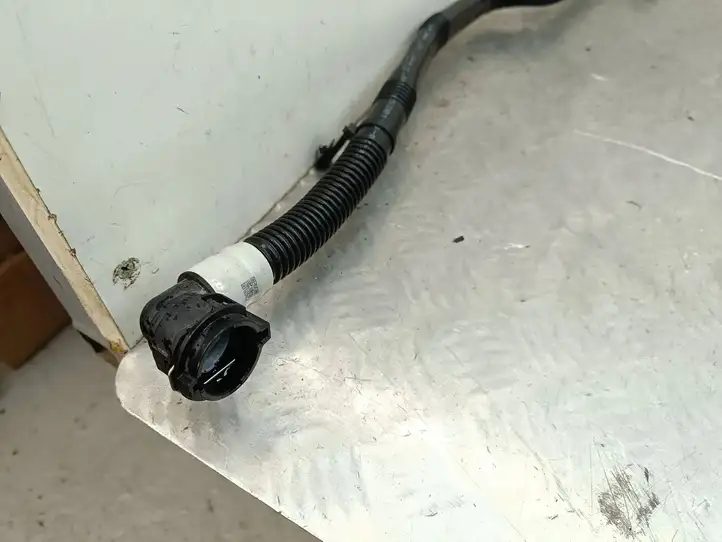 Tesla Model Y (2019 - 2024) 153011800C Трубки охлаждения батареи гибридного / электромобиля — фото 4