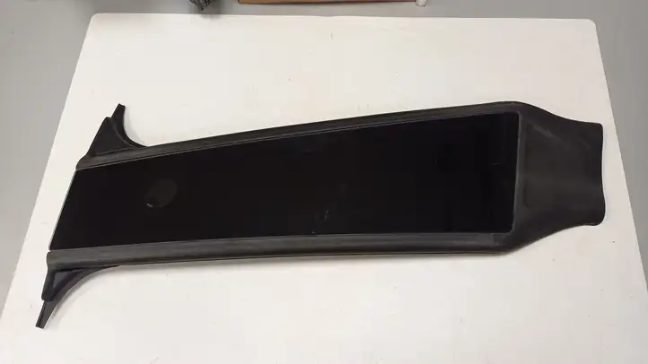 Tesla Model Y (2019 - 2024) 150688600H Наружная накладка стойки B — фото 1