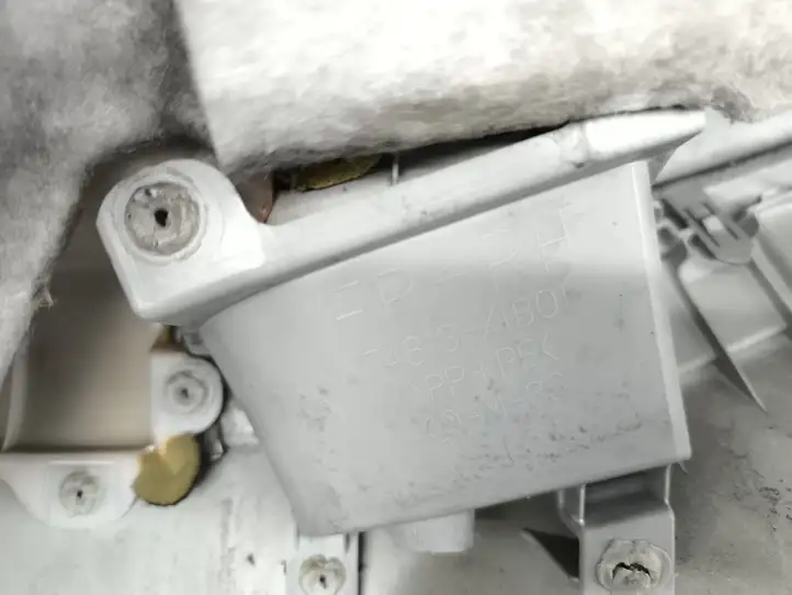 Toyota Prius (XW30) (2009 - 2015) 69277X1B04 Обшивка передней двери — фото 8