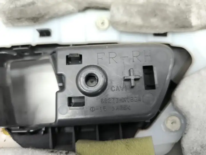 Toyota Prius (XW30) (2009 - 2015) 69277X1B04 Обшивка передней двери — фото 11