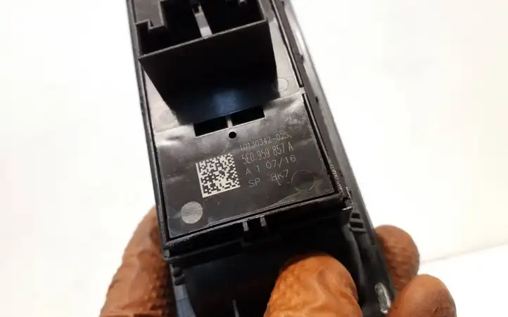 Skoda Octavia Mk3 (5E) (2013 - 2019) 5E0959857A Блок кнопок стеклоподъемников — фото 6