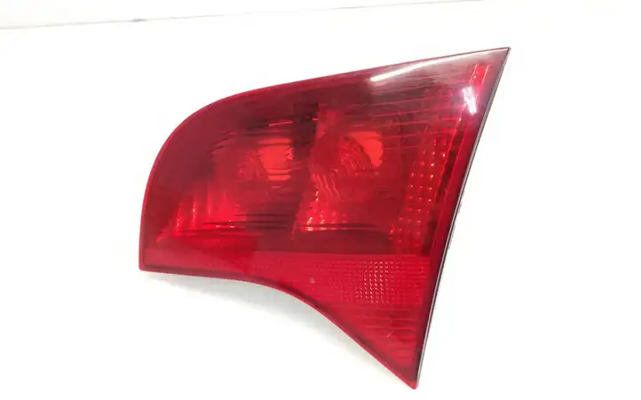 Audi A4 S4 B7 8E 8H (2004 - 2009) 8E9945094 Задний фонарь в крышке багажника — фото 1