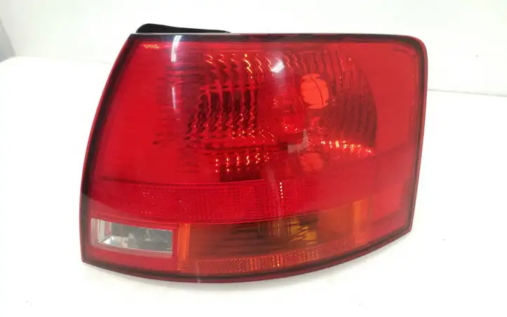 Audi A4 S4 B7 8E 8H (2004 - 2009) 8E9945096E Задний фонарь в кузове — фото 1