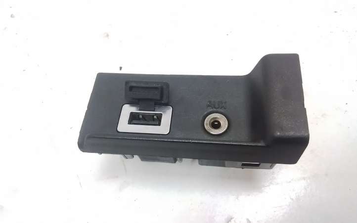 31285606 Volvo S60 AUX jungtis