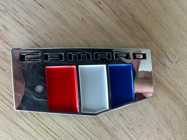 Chevrolet Camaro (2015 - 2018) 84233235 Эмблема модели на переднюю дверь — фото 6