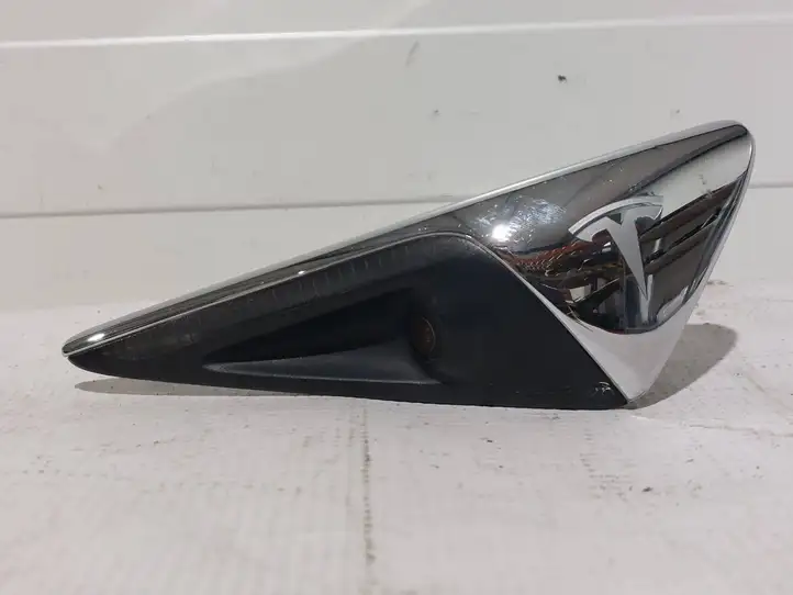 Tesla Model S (2016 - 2021) 112510700B Боковая камера в крыле — фото 1