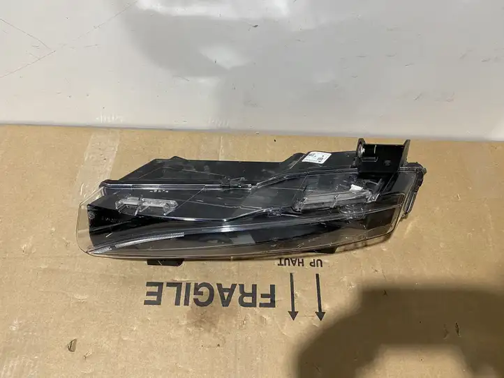 Tesla Model S (2021 - ) 6400000191 Передняя противотуманная фара — фото 2