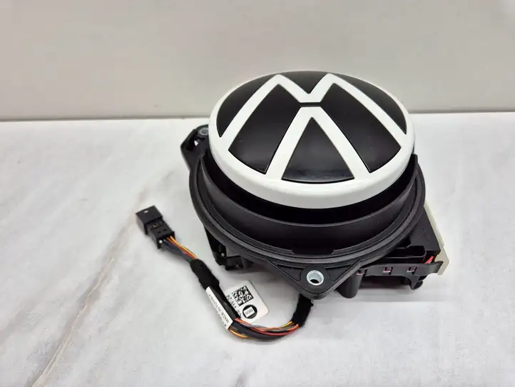 Volkswagen ID.3 (2019 - ) 10A827469L Ручка багажника с камерой — фото 11