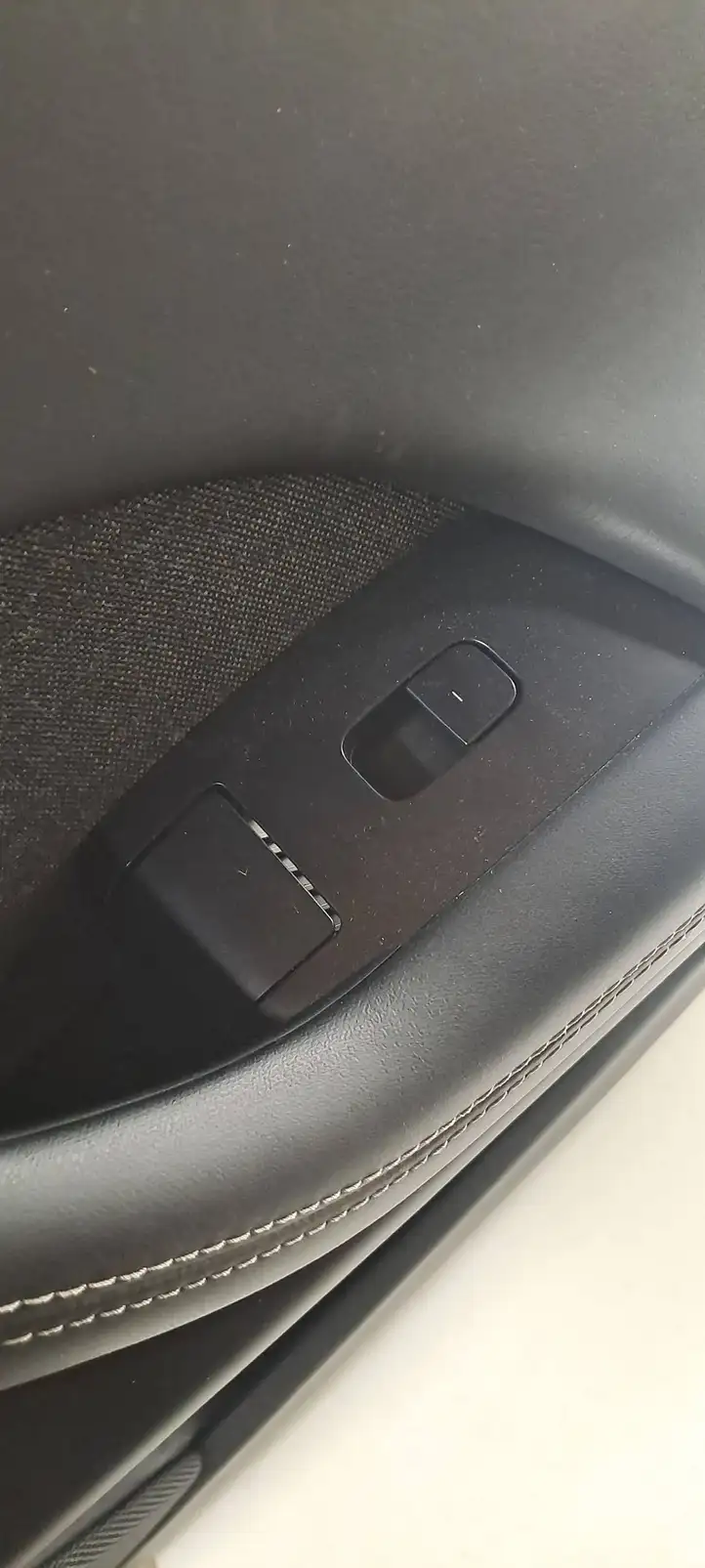 Tesla Model X (2021 - ) 1634347 Обшивка передней двери — фото 4