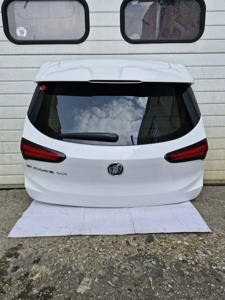 Buick Encore II (2019 - ) Крышка багажника — фото 1