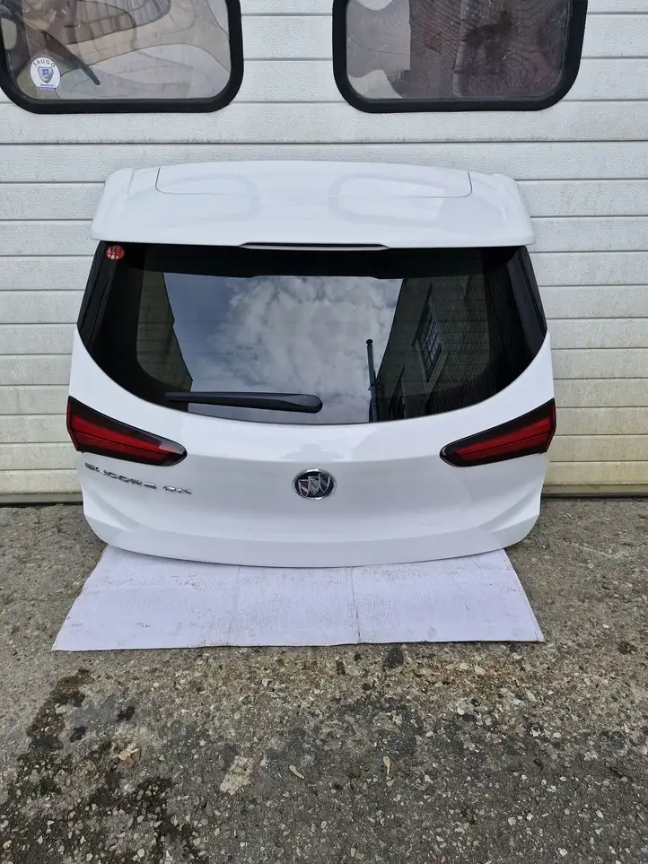 Buick Encore II (2019 - ) Крышка багажника — фото 2