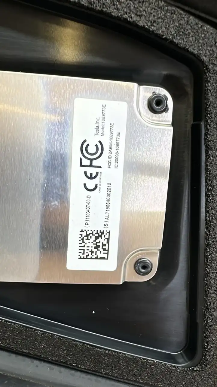 Tesla Model 3 (2017 - 2023) 110925600B Верхняя обшивка стойки B — фото 13