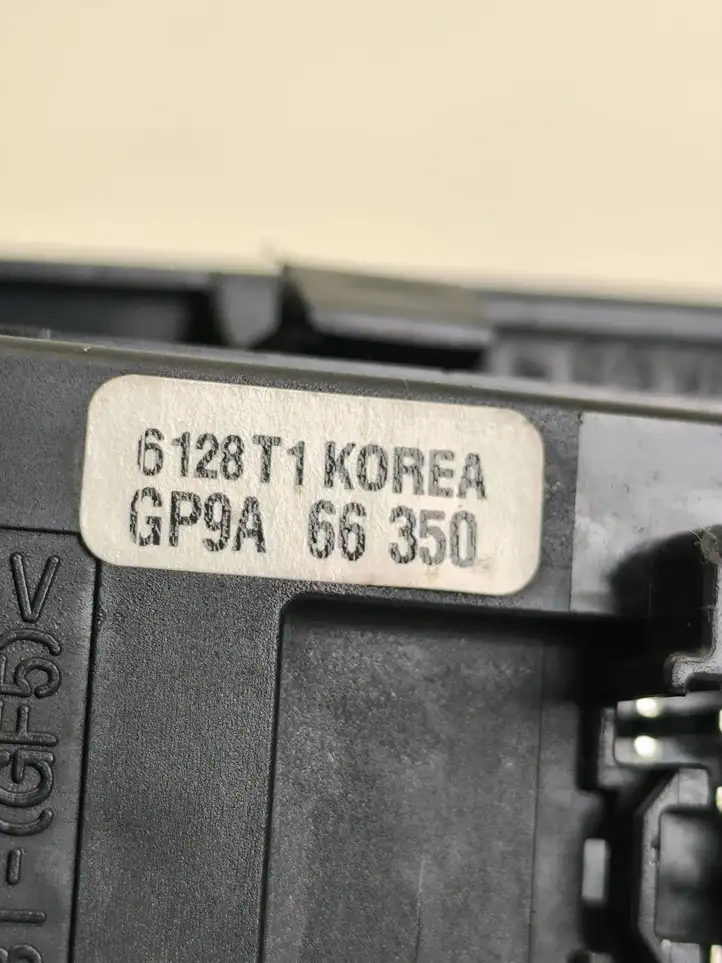 Mazda 6 (2005 - 2007) GP9A684L6 Накладка кнопки стеклоподъемника — фото 9