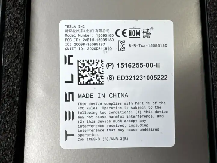 Tesla Model Y (2019 - 2024) 151625500E Наружная накладка стойки B — фото 7