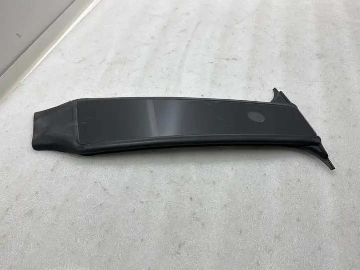 Tesla Model Y (2019 - 2024) 151625500E Наружная накладка стойки B — фото 8