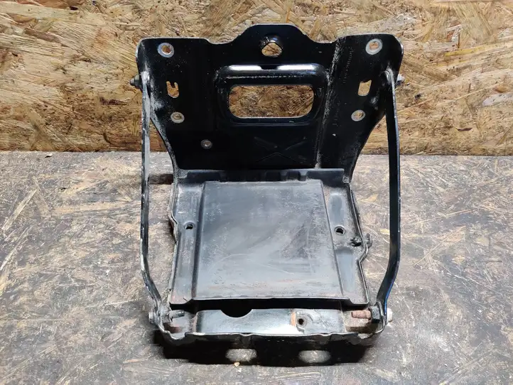 Chrysler 200 (2011 - 2014) 05076650AC Площадка аккумулятора — фото 1