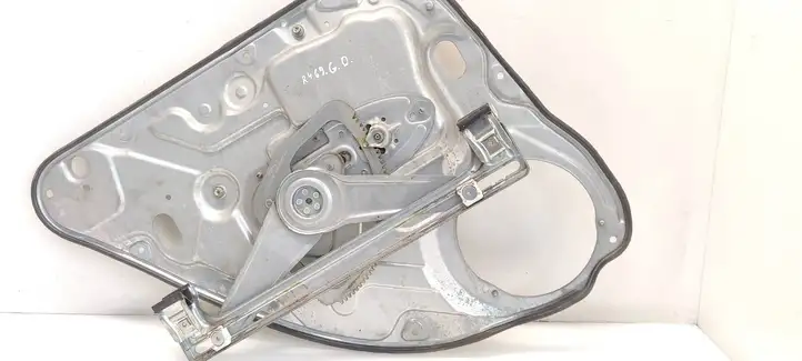 Ford Focus (2005 - 2008) 4M51A045H22B Механический стеклоподъемник задней двери — фото 3