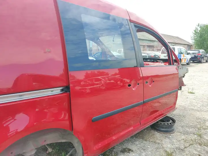 Volkswagen Caddy (2010 - 2015) Боковая раздвижная дверь — фото 6
