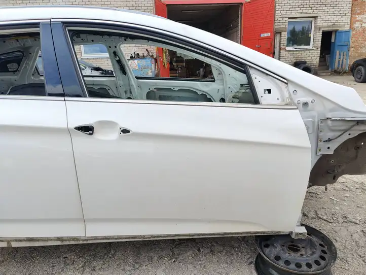 Hyundai i40 (2011 - ) Дверь — фото 1