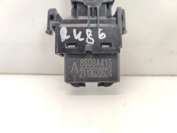 Mitsubishi Outlander (2018 - 2021) 8608A415 Блок кнопок стеклоподъемников — фото 4