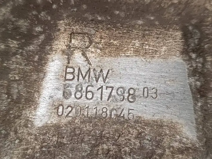 BMW 5 G30 G31 (2016 - ) 6861798 Пыльник тормозного диска передний — фото 3