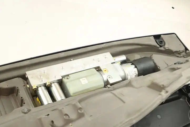 BMW 6 E63 E64 (2002 - 2010) 7154648 Гидроцилиндр крыши — фото 4