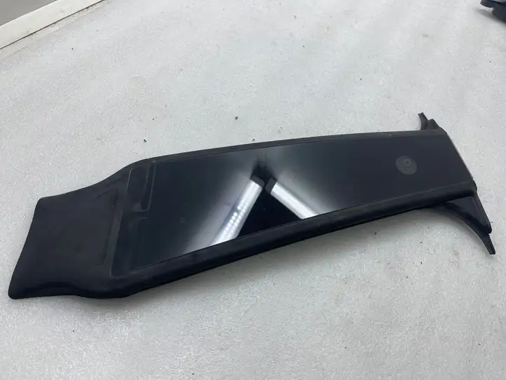 Tesla Model Y (2019 - 2024) 151625800E Наружная накладка стойки B — фото 1
