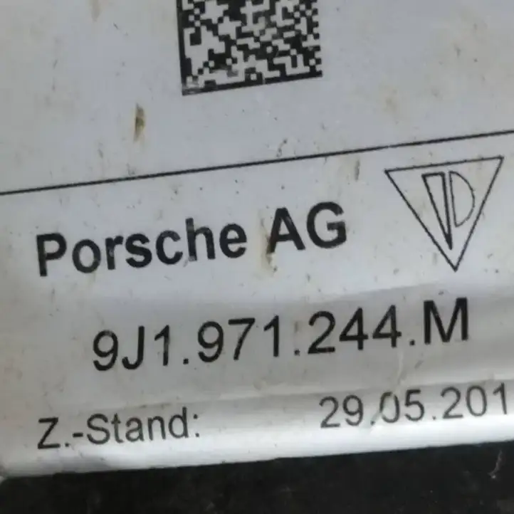 Porsche Taycan 9J1 (2019 - ) 9J1915516D Держатель аккумулятора — фото 2