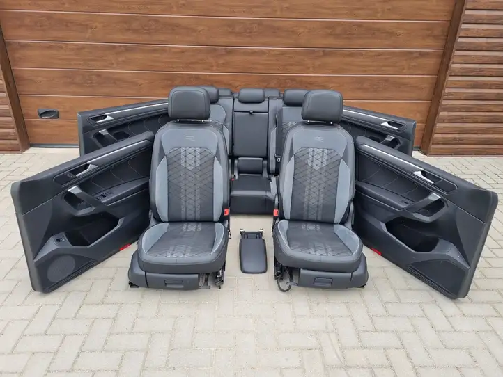Volkswagen Tiguan Allspace (2017 - ) 80A881105G Комплект салона — фото 1