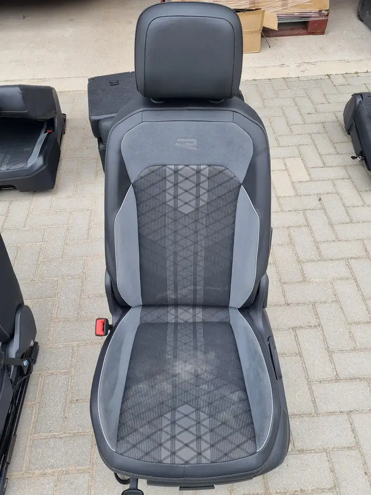 Volkswagen Tiguan Allspace (2017 - ) 80A881105G Комплект салона — фото 41