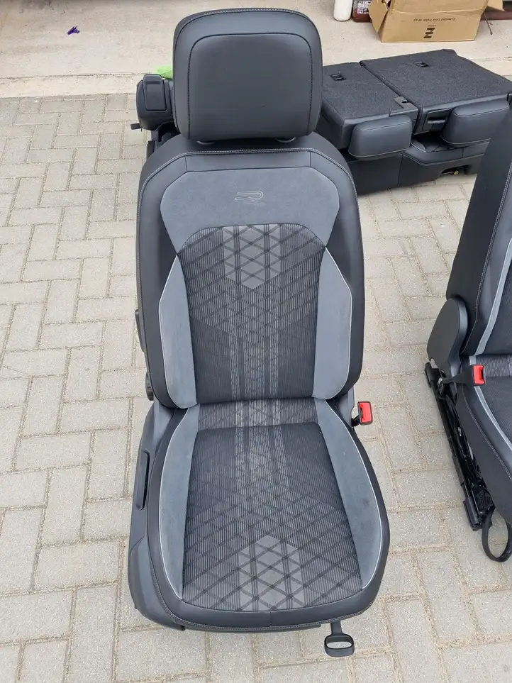 Volkswagen Tiguan Allspace (2017 - ) 80A881105G Комплект салона — фото 43