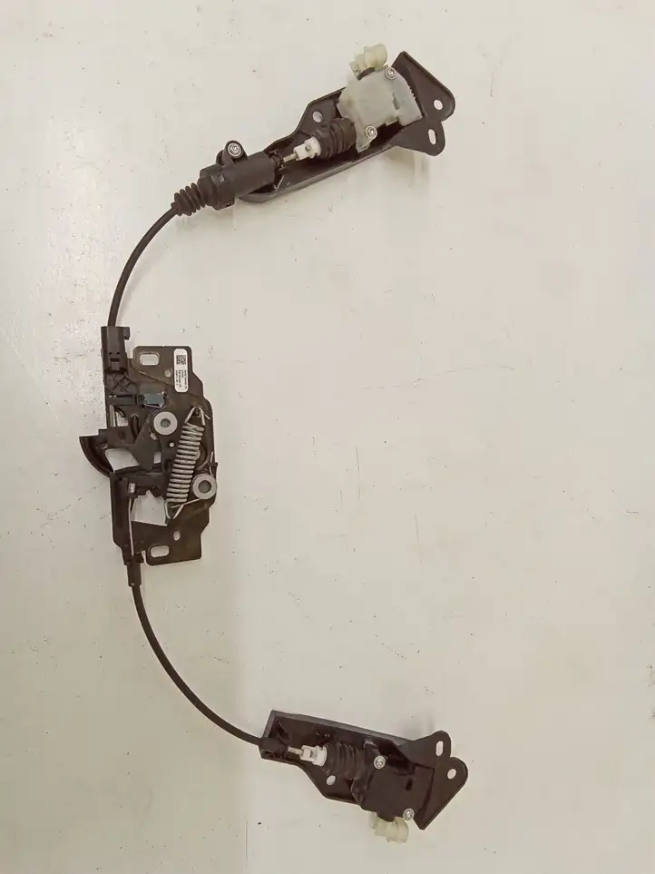 Tesla Model 3 (2017 - 2023) 103301199E Ручка открытия капота — фото 1