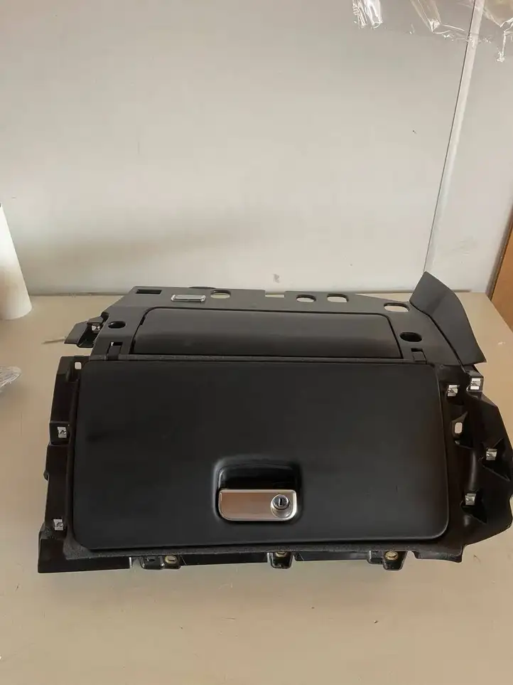 Porsche Macan (95B) (2014 - 2018) 95B857095H Вещевой ящик — фото 1