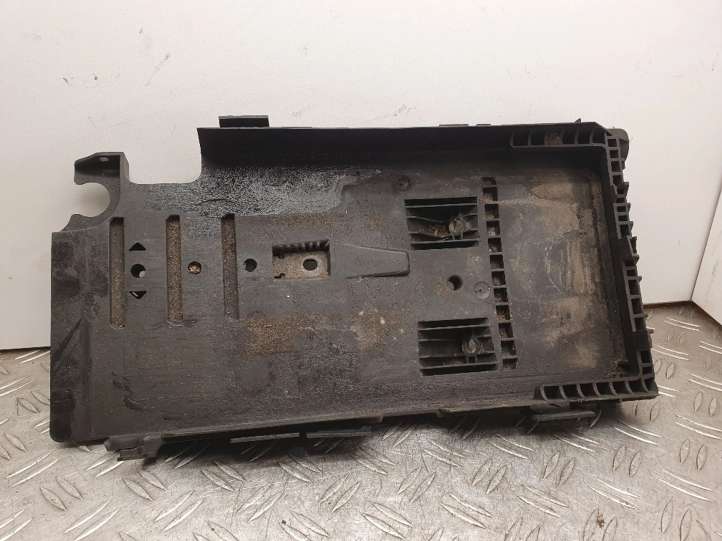 6G9110723AF Ford Mondeo MK IV Akumuliatoriaus tvirtinimo padas