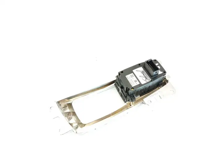 BMW 5 F10 F11 (2009 - 2016) 9229412 Включатель AUTO HOLD — фото 4